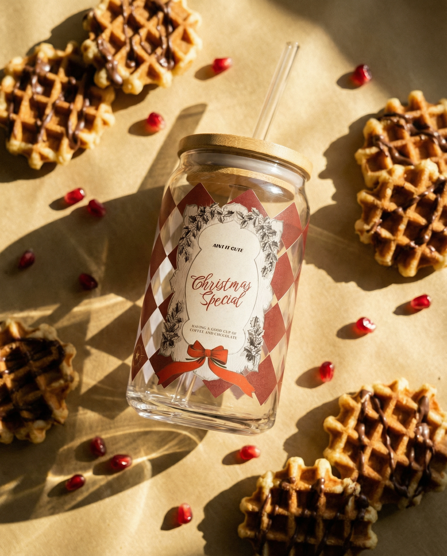 The Holly & Ivy Wreath Sipper Glass